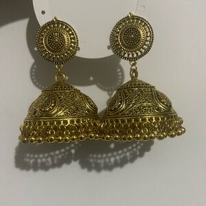 Traditional Elegant Gold Jhumka Earrings